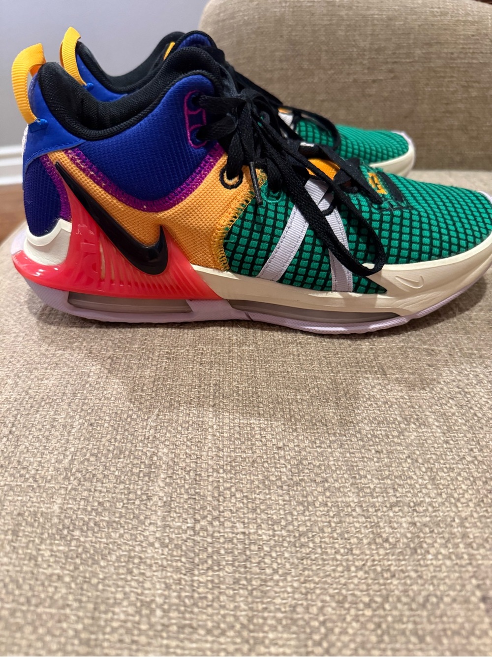 Nike LeBron Witness 7 Basketball Shoes Vivid Purple / Black-Sea Coral